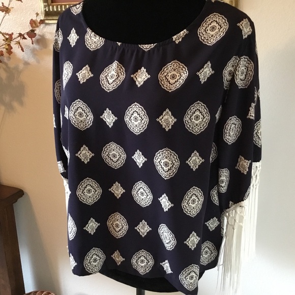 Le Lis navy and white medallion print blouse with fringe sleeves - Picture 1 of 10